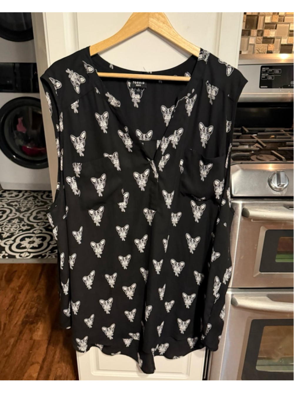 Torrid 5 Harper French Bulldog Georgette Sleeveless Blouse Black White